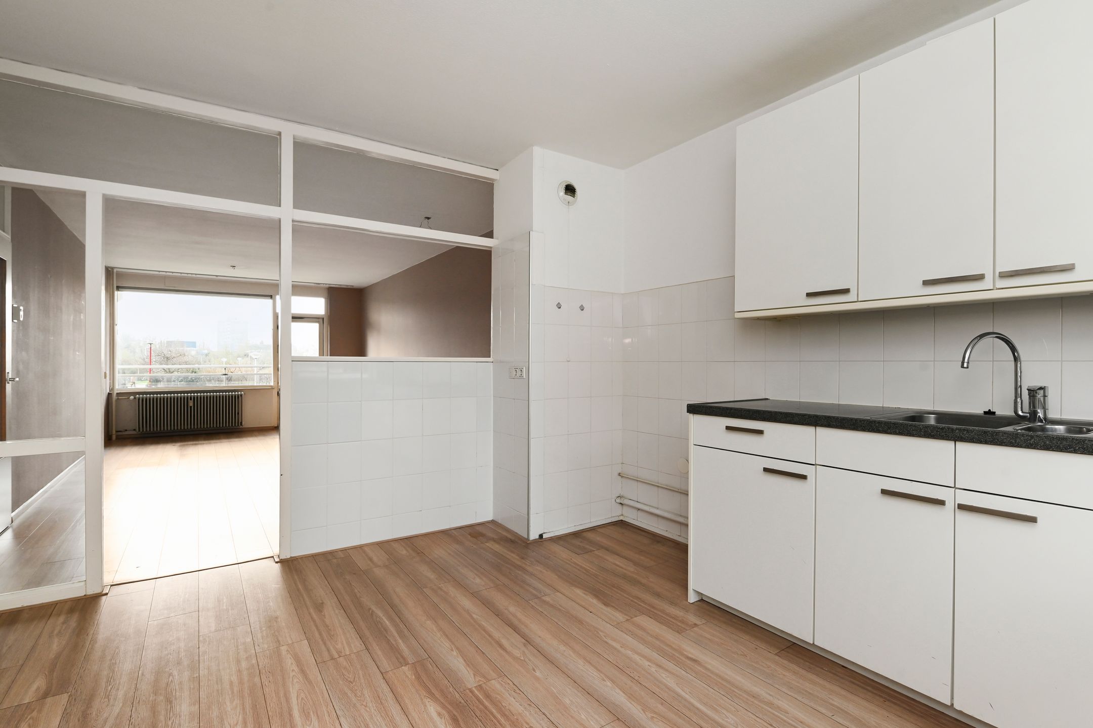 Spacious 4-Room Apartment with Sunny Balcony in Zoetermeer — 21