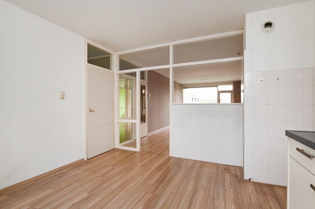 Spacious 4-Room Apartment with Sunny Balcony in Zoetermeer — 22