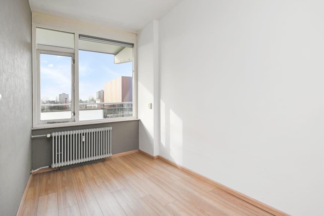 Spacious 4-Room Apartment with Sunny Balcony in Zoetermeer — 25