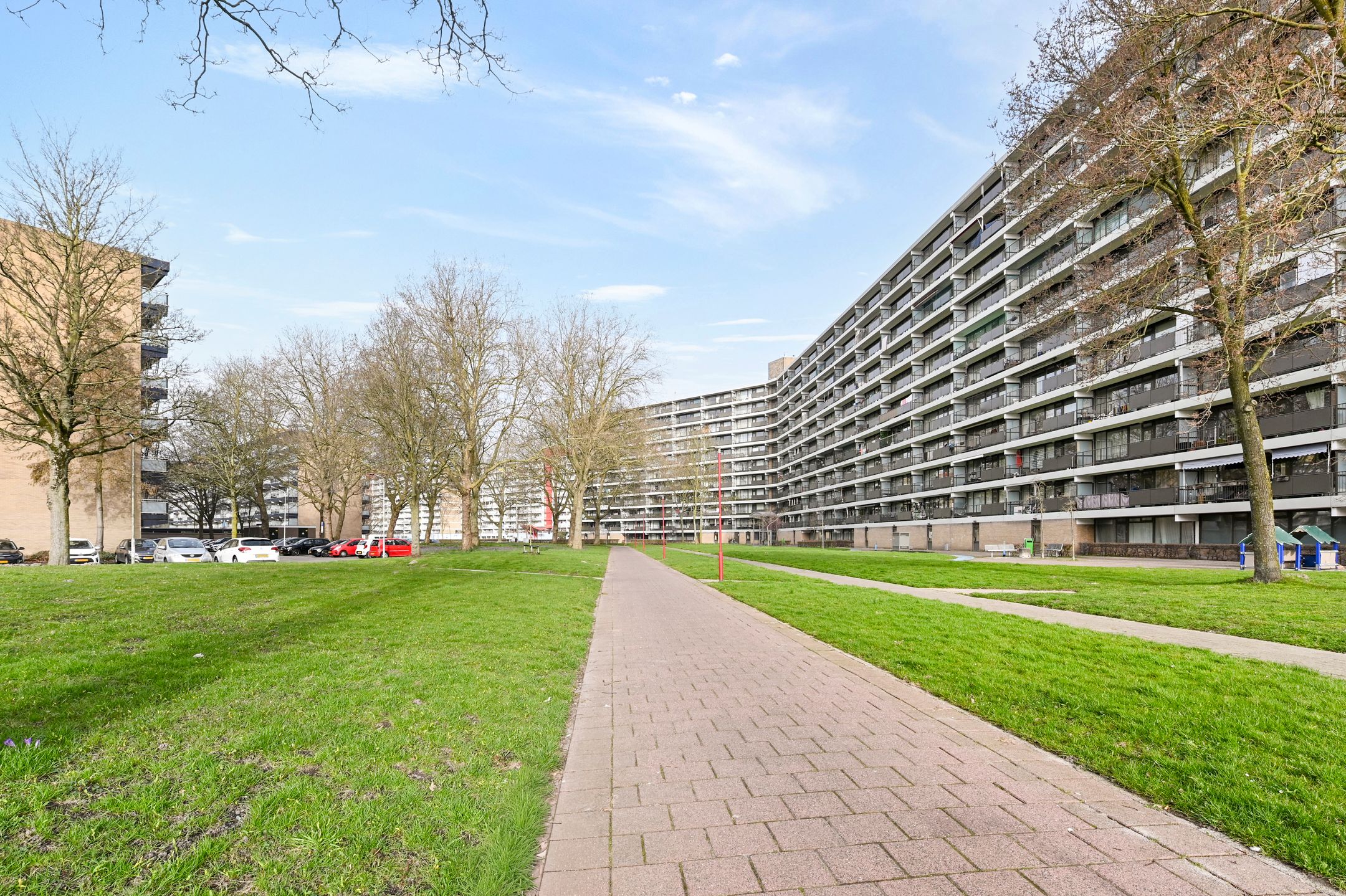 Spacious 4-Room Apartment with Sunny Balcony in Zoetermeer — 32