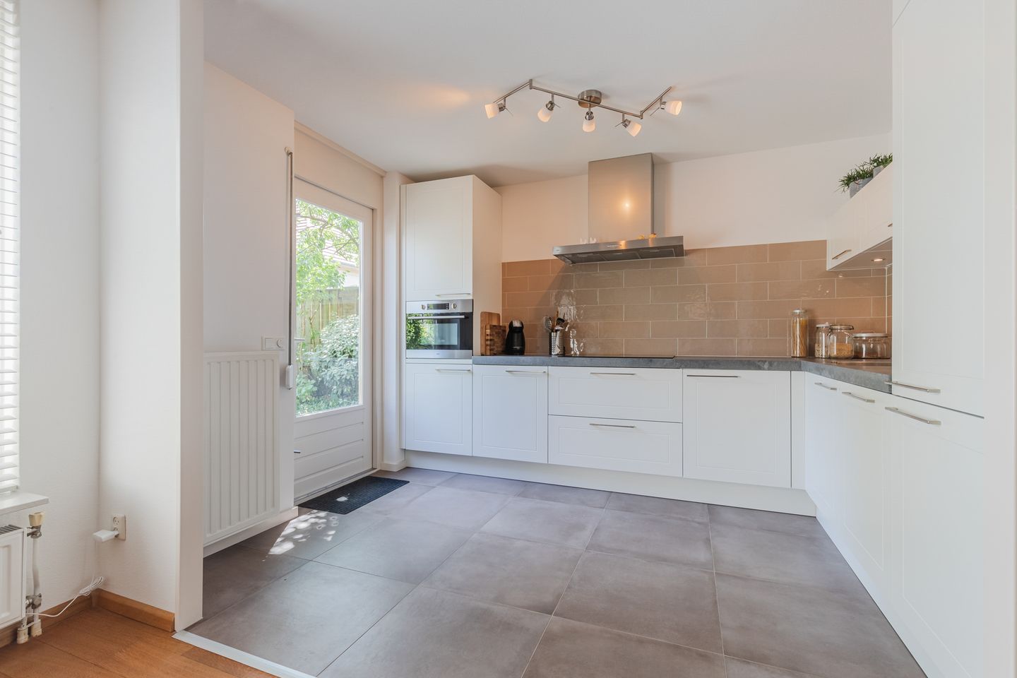 Move-in ready family home with garage and solar panels in Bergen op Zoom — 10