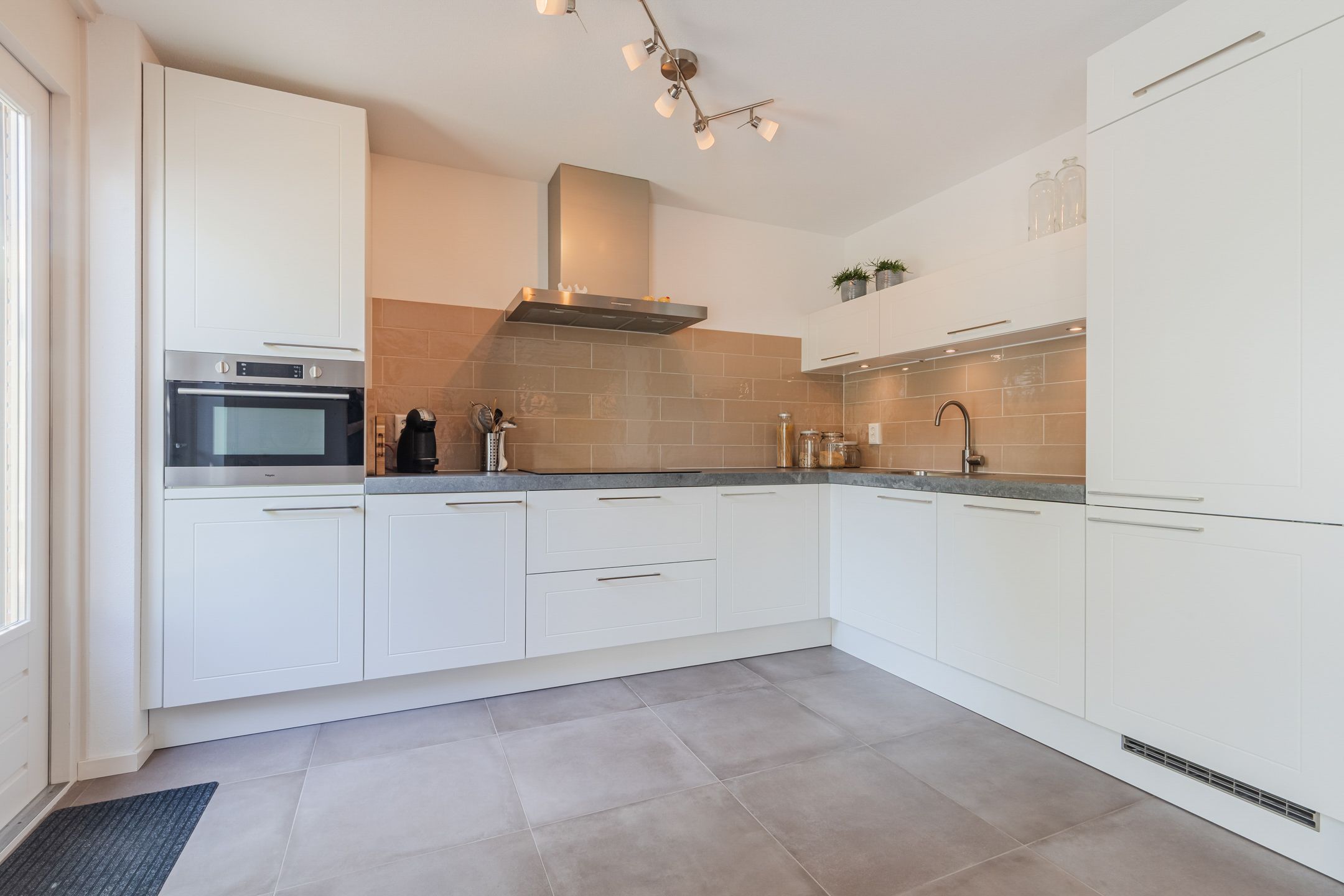Move-in ready family home with garage and solar panels in Bergen op Zoom — 11