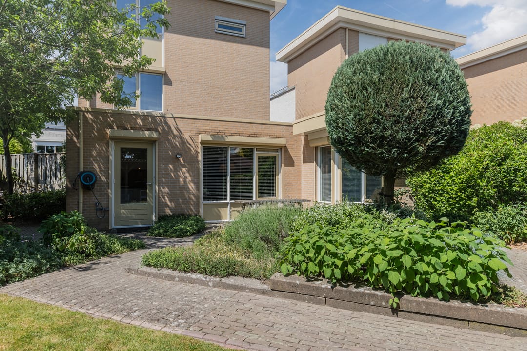 Move-in ready family home with garage and solar panels in Bergen op Zoom — 44