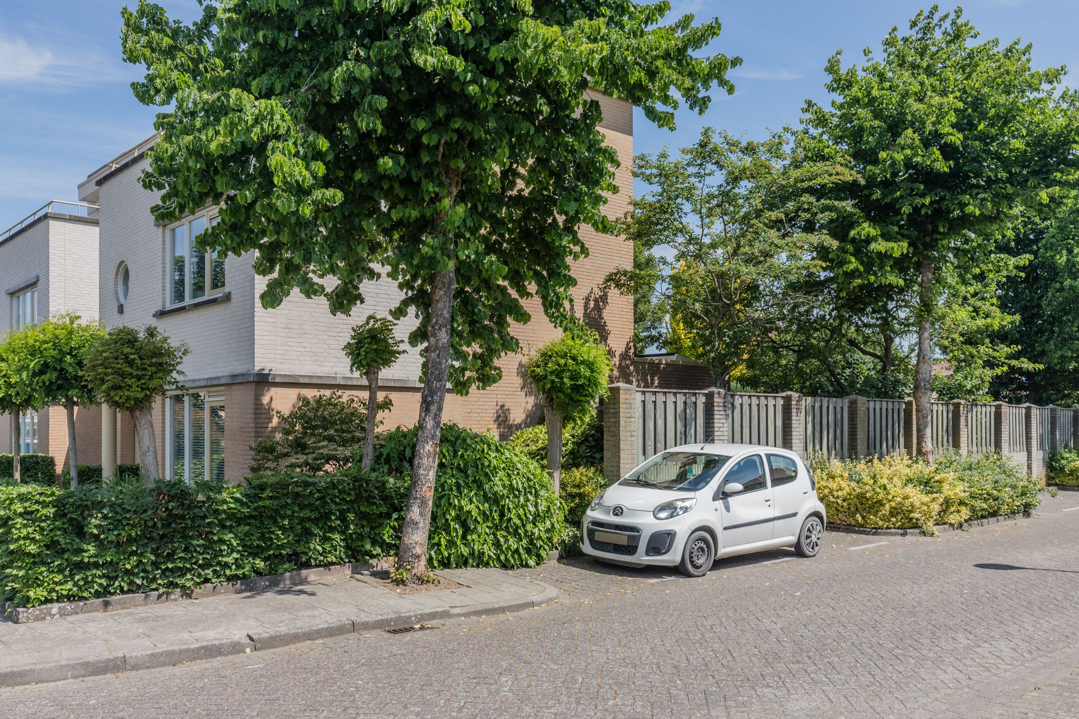 Move-in ready family home with garage and solar panels in Bergen op Zoom — 55