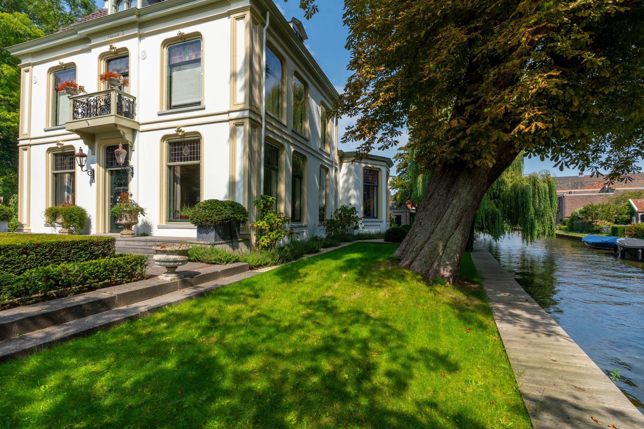 Buying a house in The Netherlands., Oostdam 13