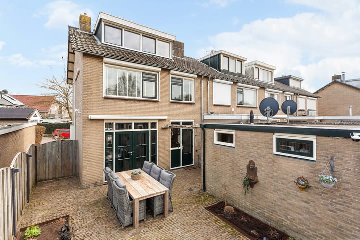 Photo 4 of Plutostraat 23