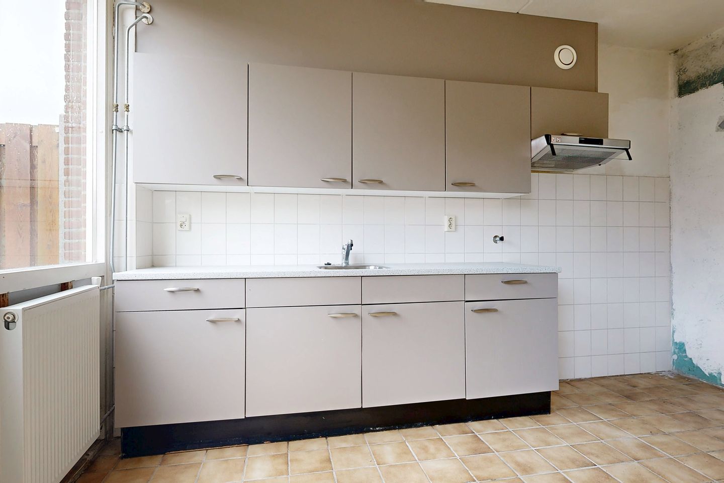 Spacious corner residence with ample natural light and three bedrooms in Zevenbergen — 15
