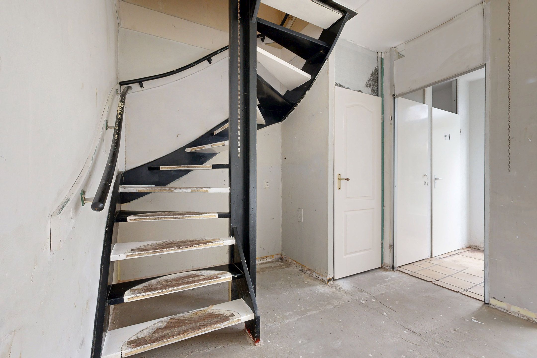 Spacious corner residence with ample natural light and three bedrooms in Zevenbergen — 20