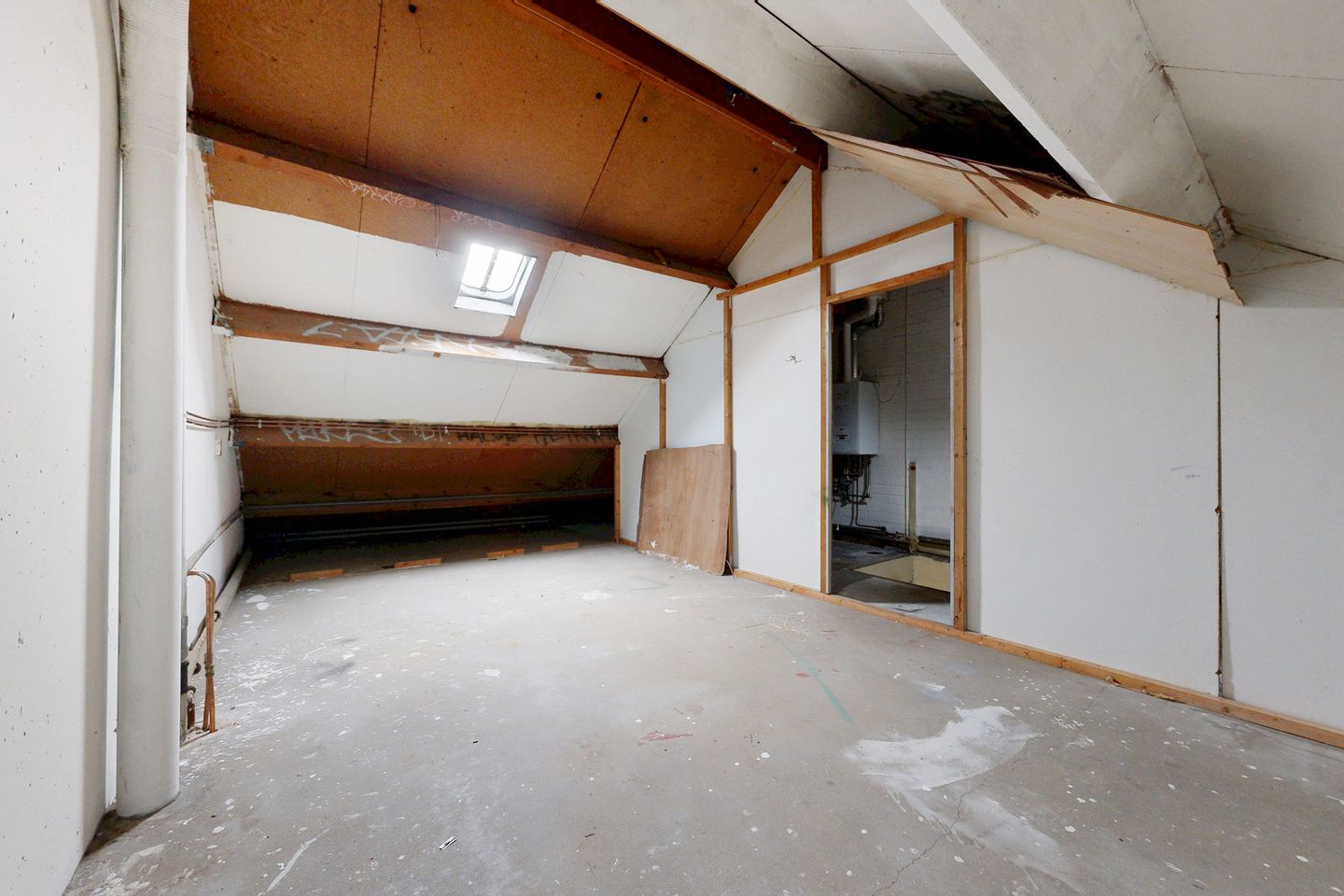 Spacious corner residence with ample natural light and three bedrooms in Zevenbergen — 40