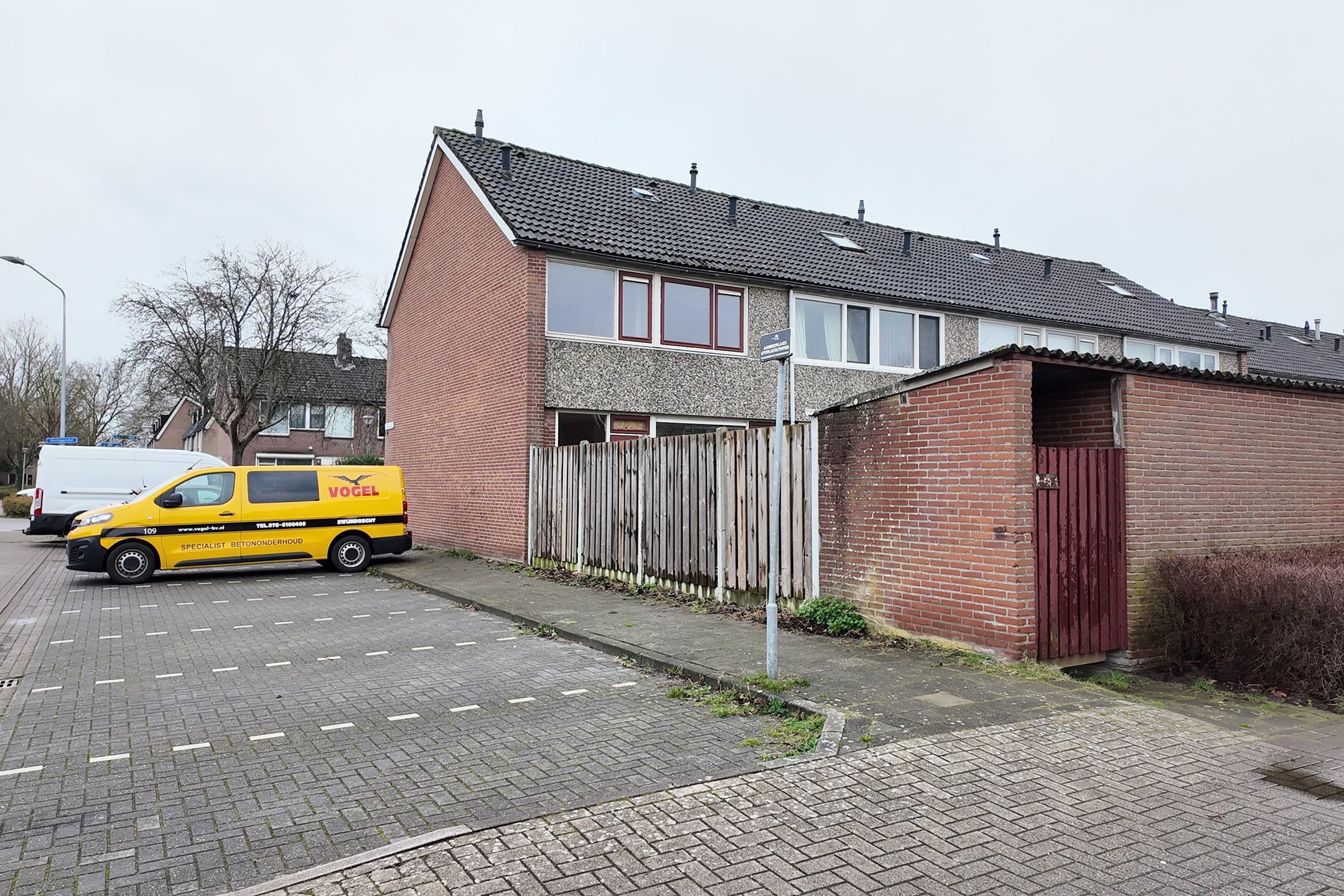 Spacious corner residence with ample natural light and three bedrooms in Zevenbergen — 50
