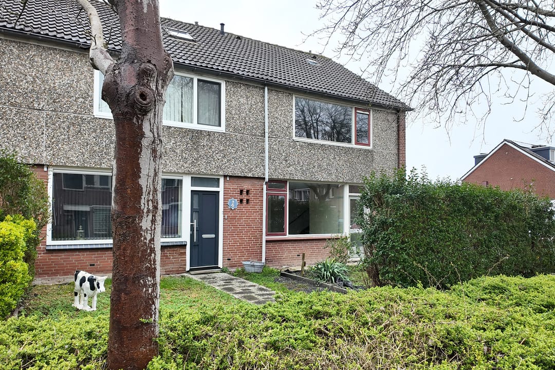Spacious corner residence with ample natural light and three bedrooms in Zevenbergen — 54