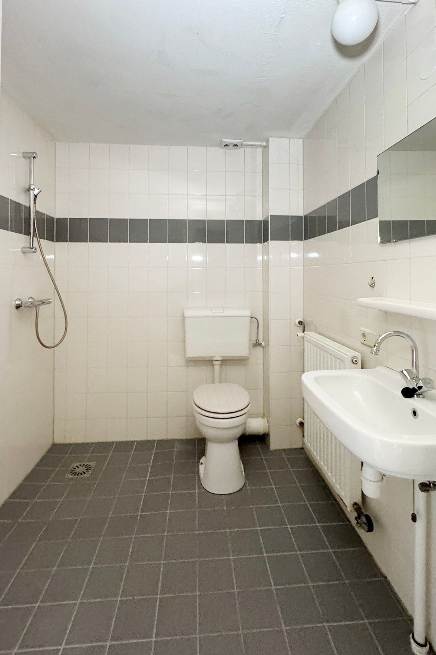 Spacious corner residence with ample natural light and three bedrooms in Zevenbergen — 31