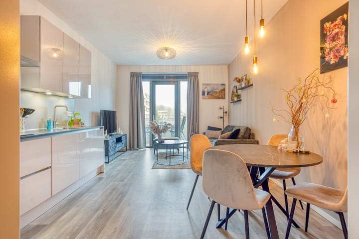 Photo 2 of Raadhuislaan 7-H