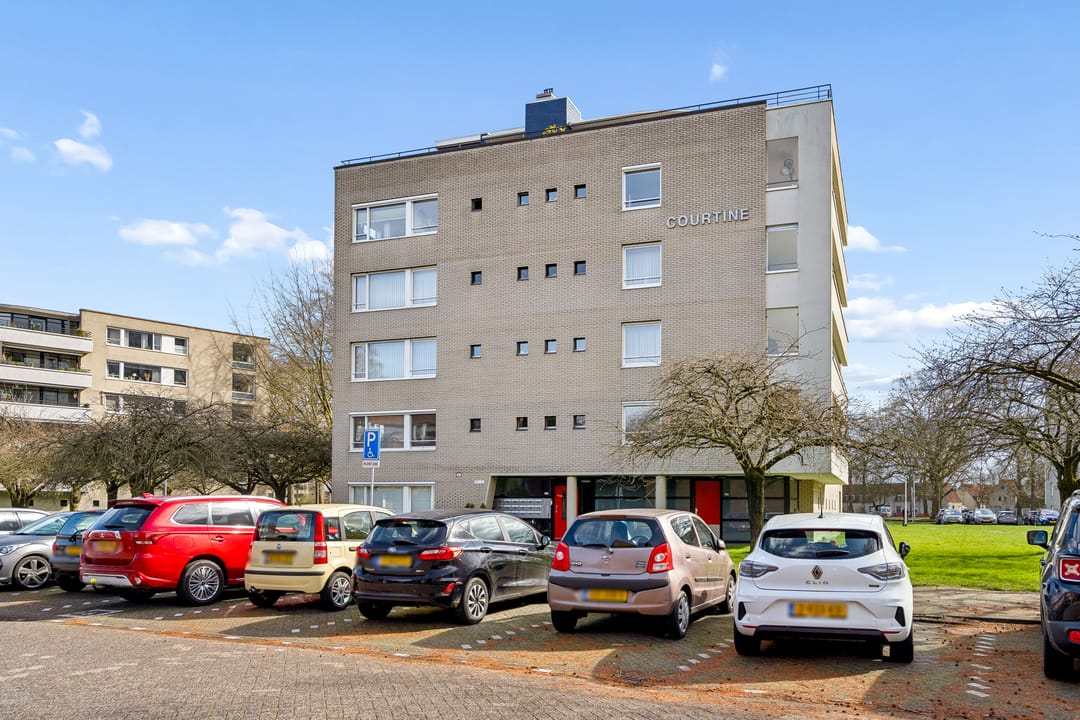 Photo 32 of Henriette Ronnerstraat 212