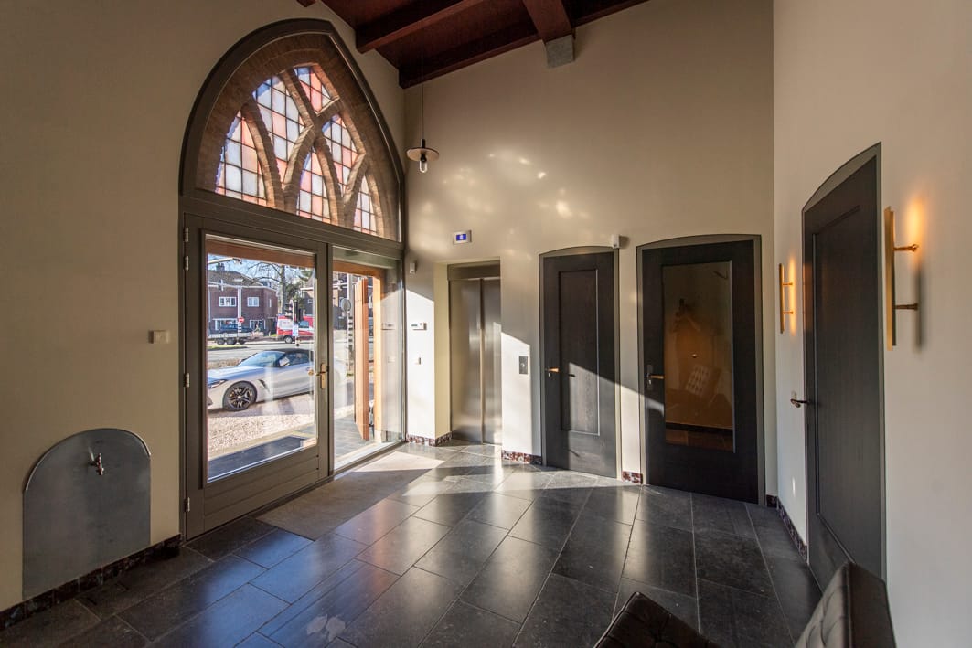 180.jpg?options=width=2160