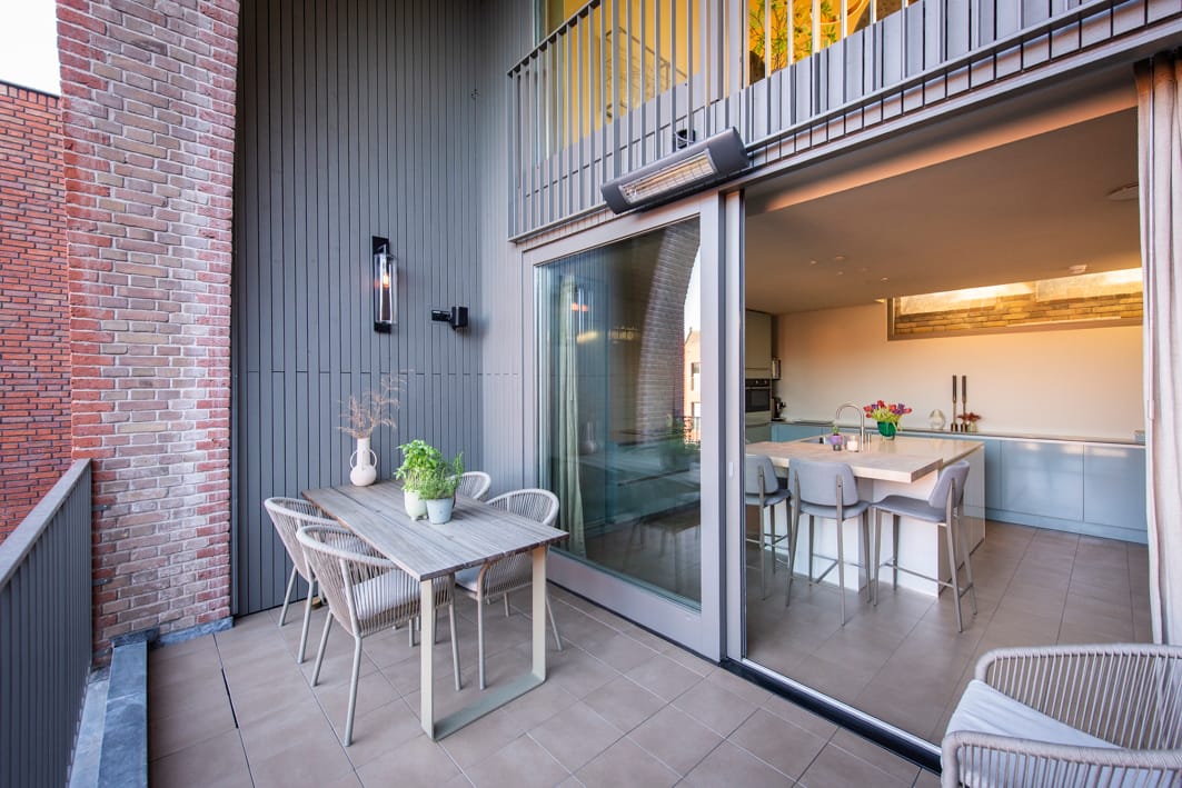 196.jpg?options=width=2160