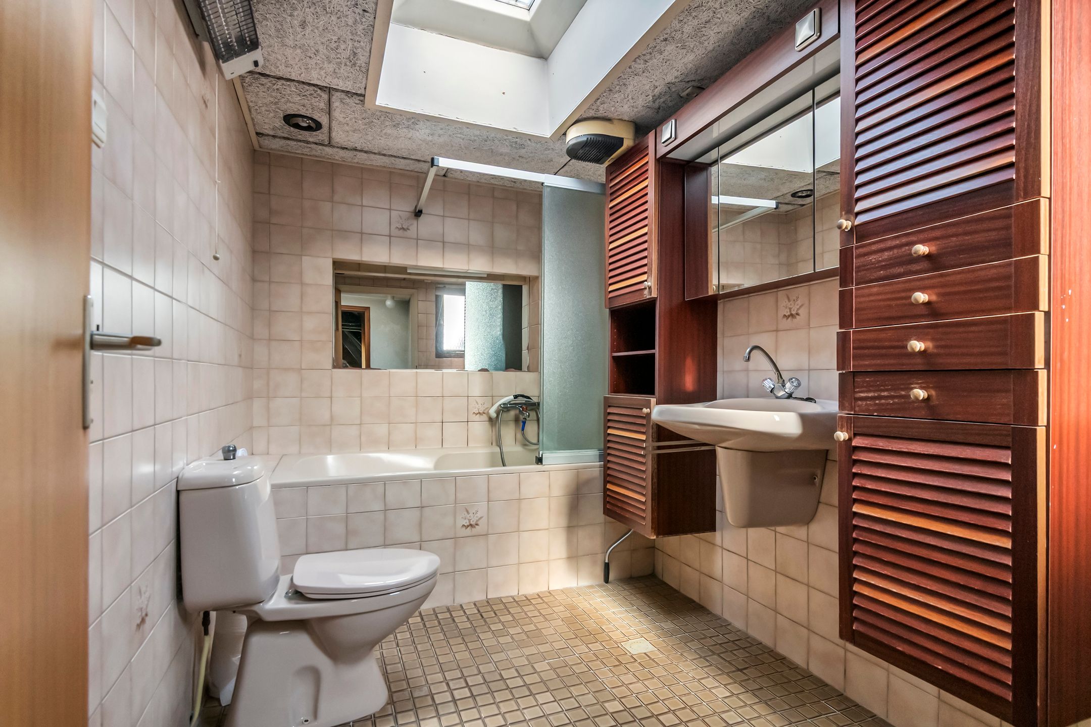 Detached Home with Character and Endless Possibilities in Maurik — 56