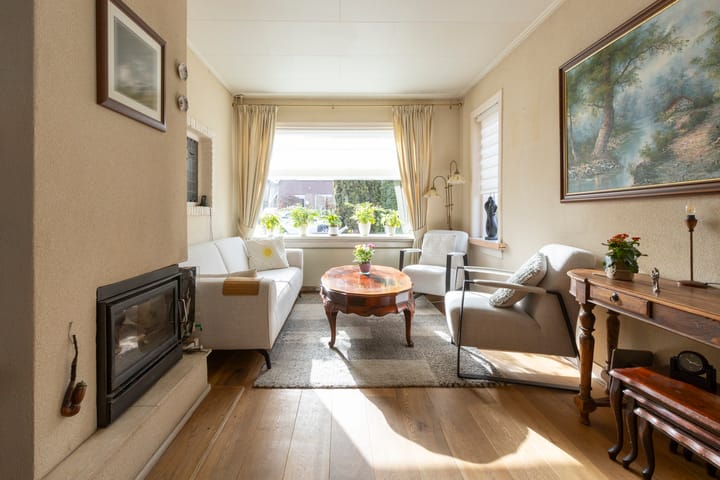 Photo 2 of Prins Bernhardlaan 18