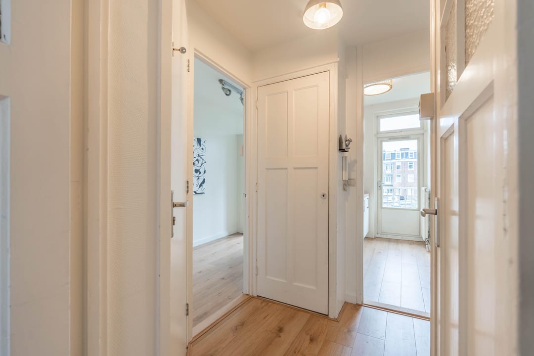 Charming and Bright 2-Bedroom Apartment with Sunny South-Facing Balcony in Oud-West — 22