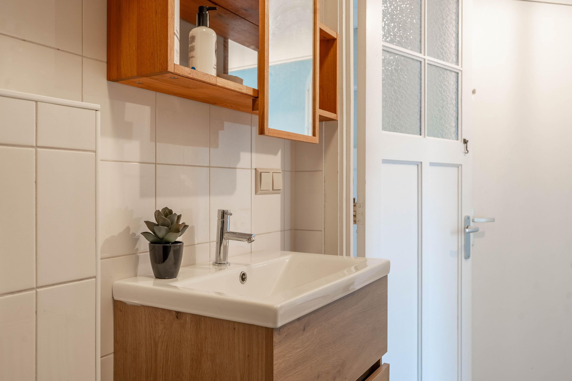 Charming and Bright 2-Bedroom Apartment with Sunny South-Facing Balcony in Oud-West — 15