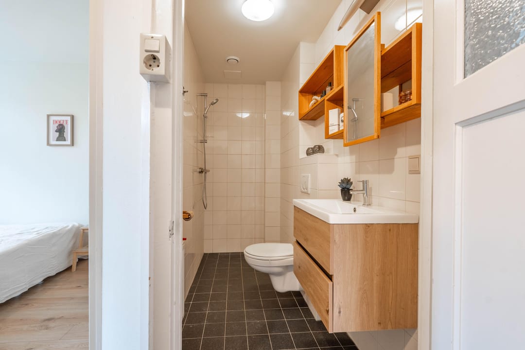Charming and Bright 2-Bedroom Apartment with Sunny South-Facing Balcony in Oud-West — 13