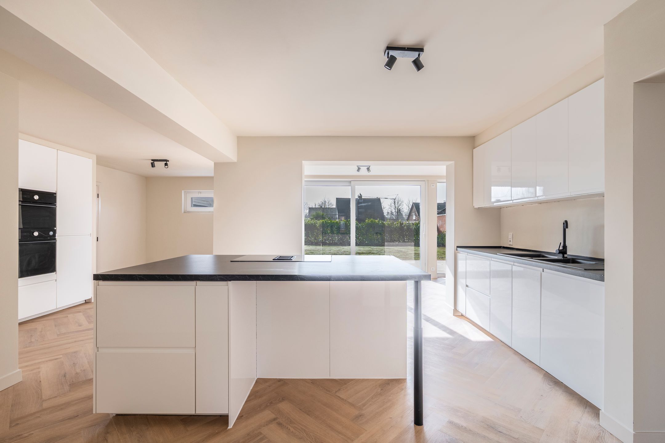 Spacious and Renovated Family Bungalow with 6 Bedrooms in Meerle — 13