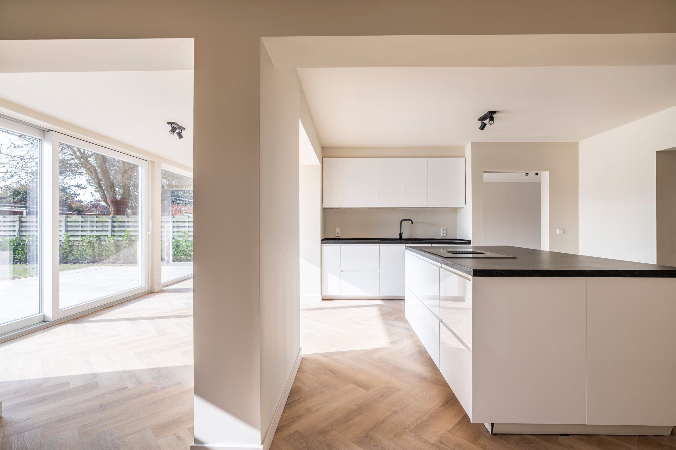 Spacious and Renovated Family Bungalow with 6 Bedrooms in Meerle — 16