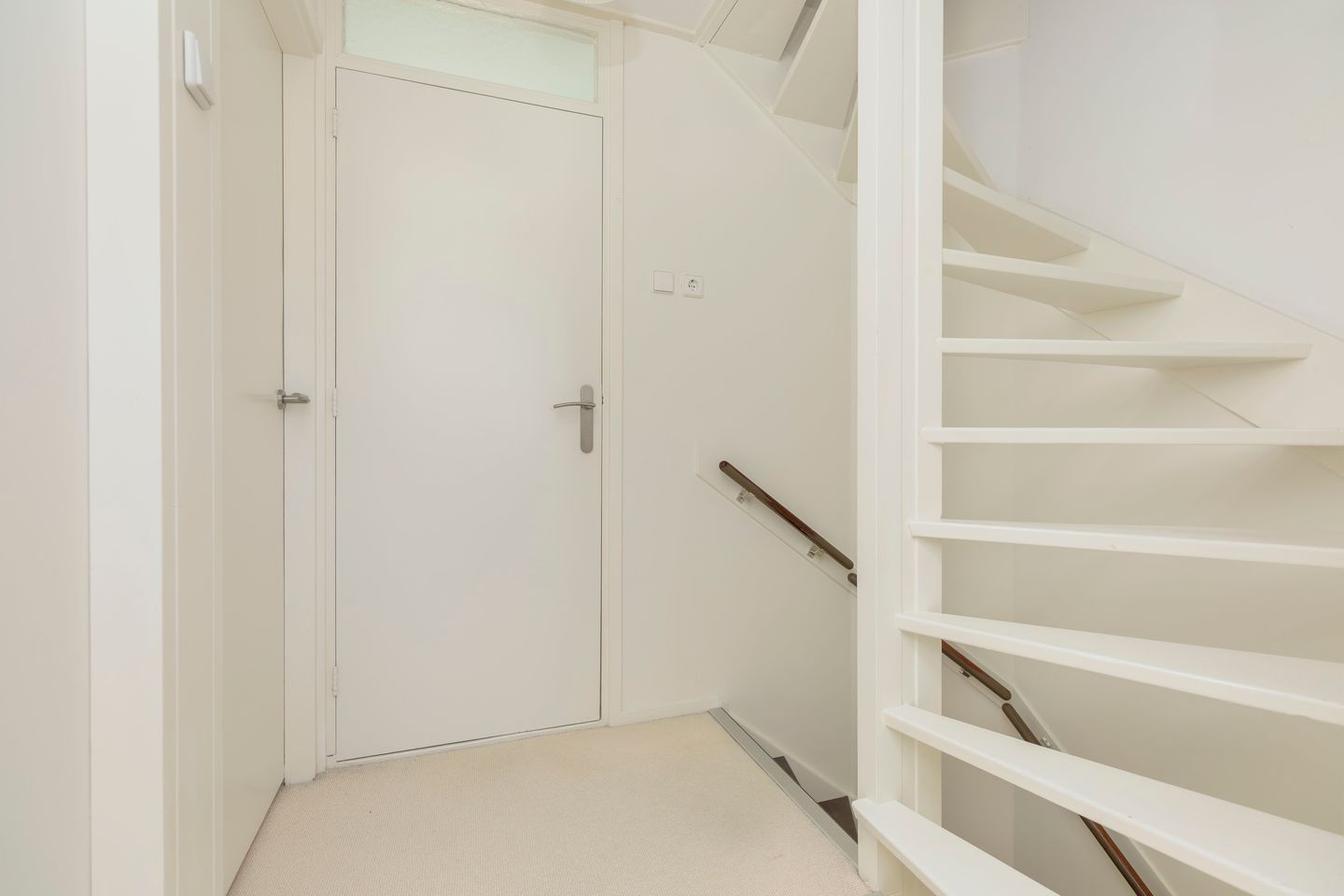 Well-maintained corner house with spacious sunny garden, energy label A, and a child-friendly car-free location — 18