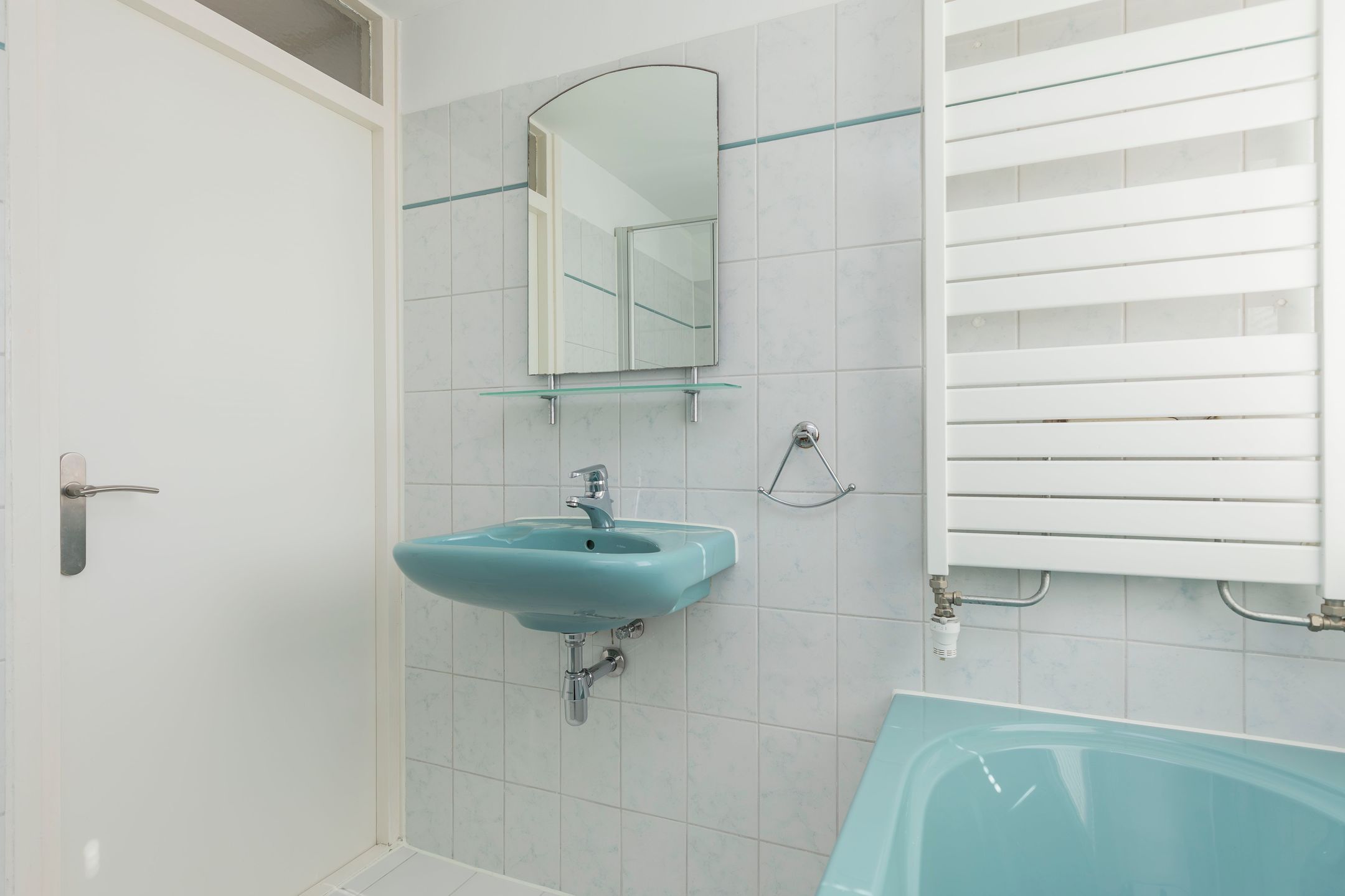 Well-maintained corner house with spacious sunny garden, energy label A, and a child-friendly car-free location — 28
