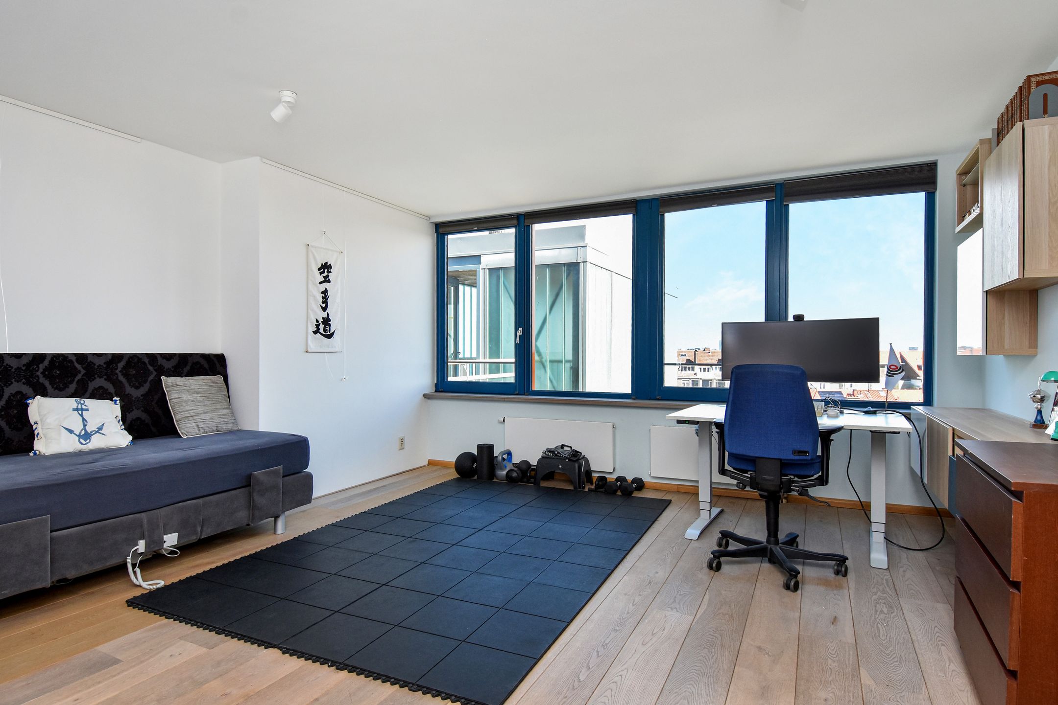 Luxurious 6th-floor apartment with panoramic harbor views and private parking in Scheveningen — 15