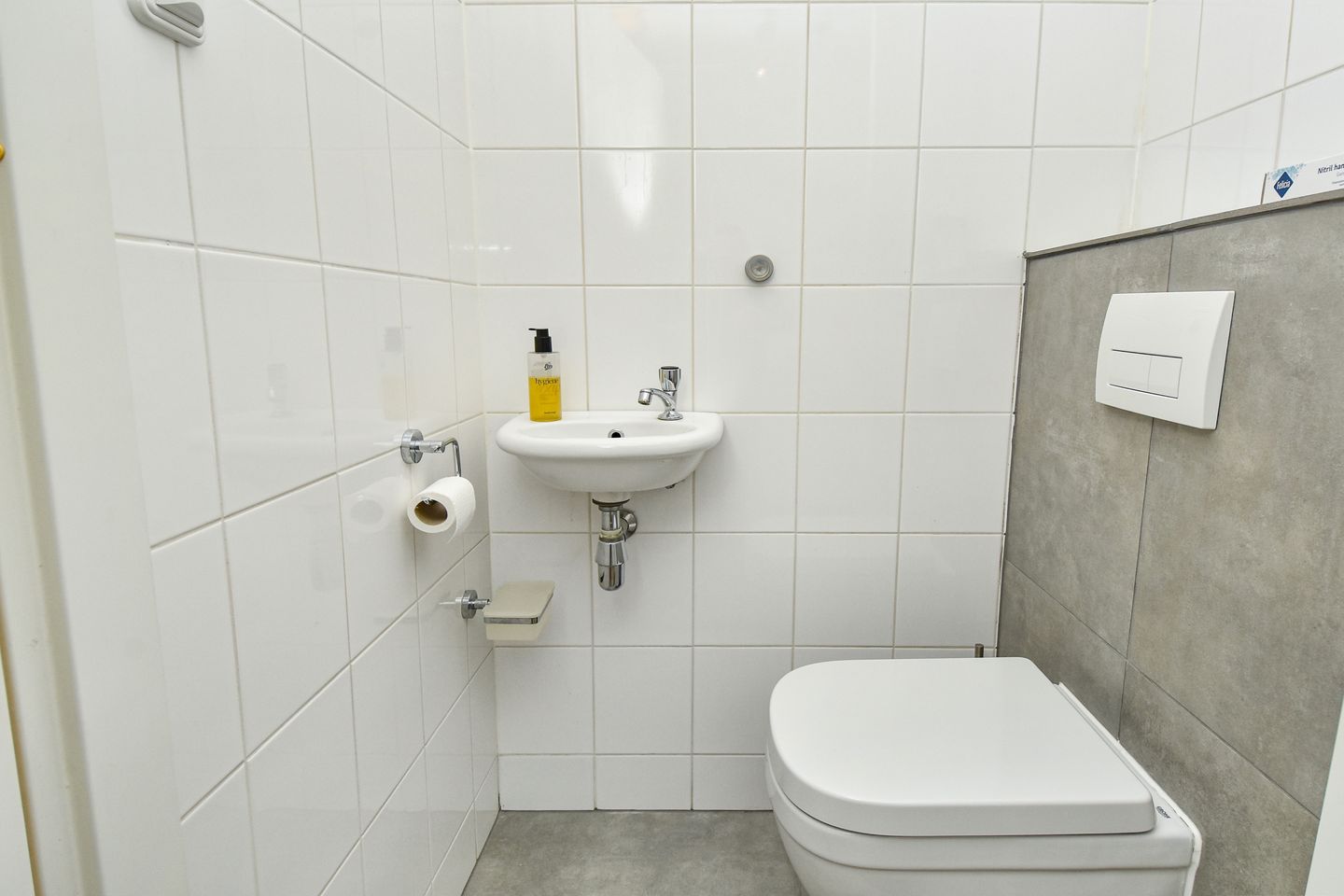 Luxurious 6th-floor apartment with panoramic harbor views and private parking in Scheveningen — 16