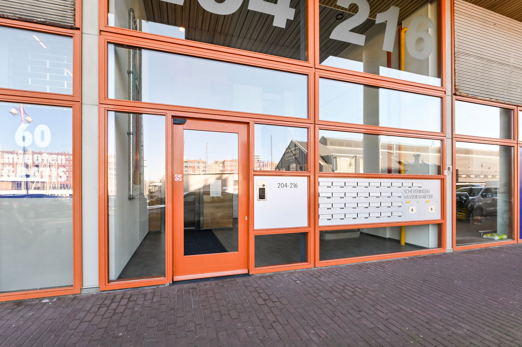 Luxurious 6th-floor apartment with panoramic harbor views and private parking in Scheveningen — 24