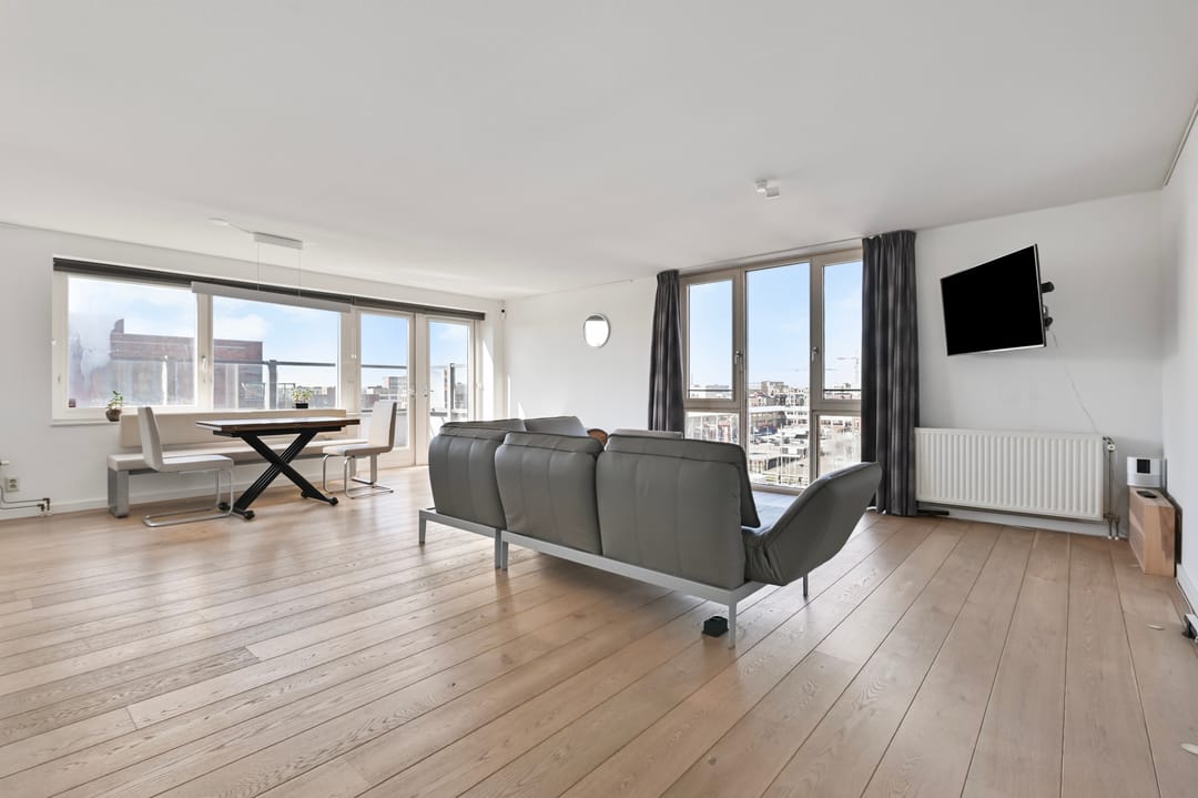 Luxe appartement op de 6e etage met panoramisch uitzicht op de haven en eigen parkeerplaats in Scheveningen