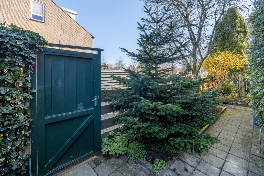 Spacious corner house with 4 bedrooms in child-friendly Laren — 24