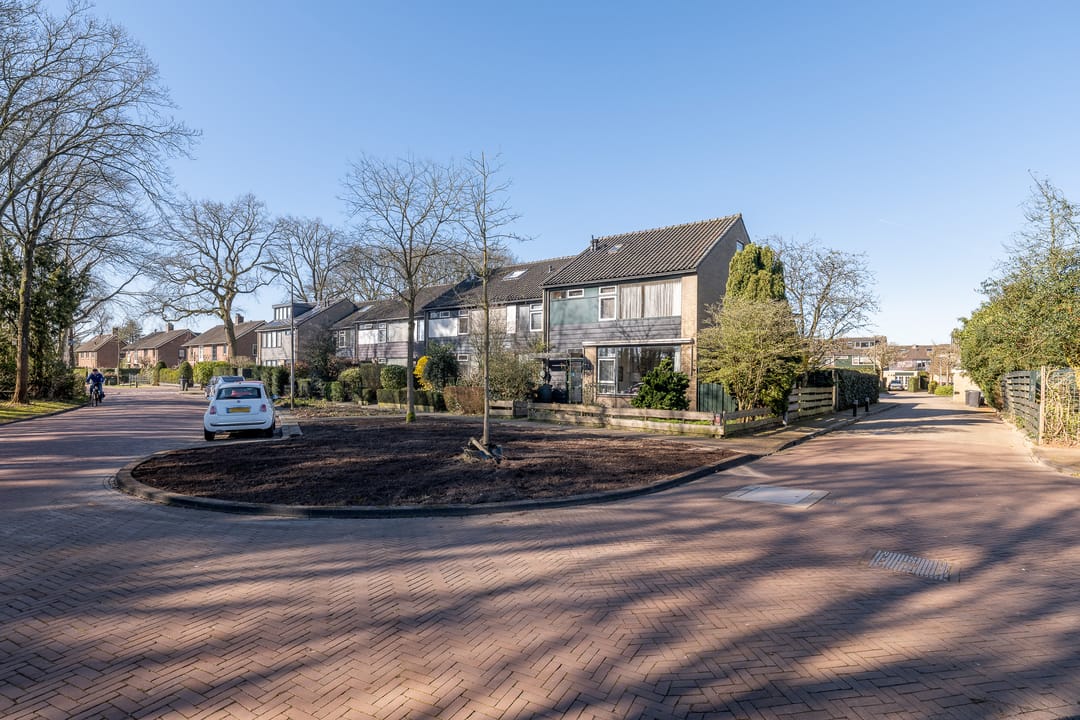 Spacious corner house with 4 bedrooms in child-friendly Laren — 30