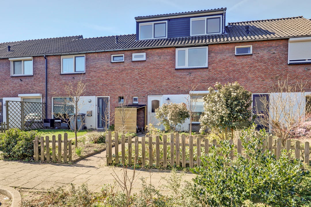 Extended Gasless Family Home with West-Facing Garden in Lochem — 23