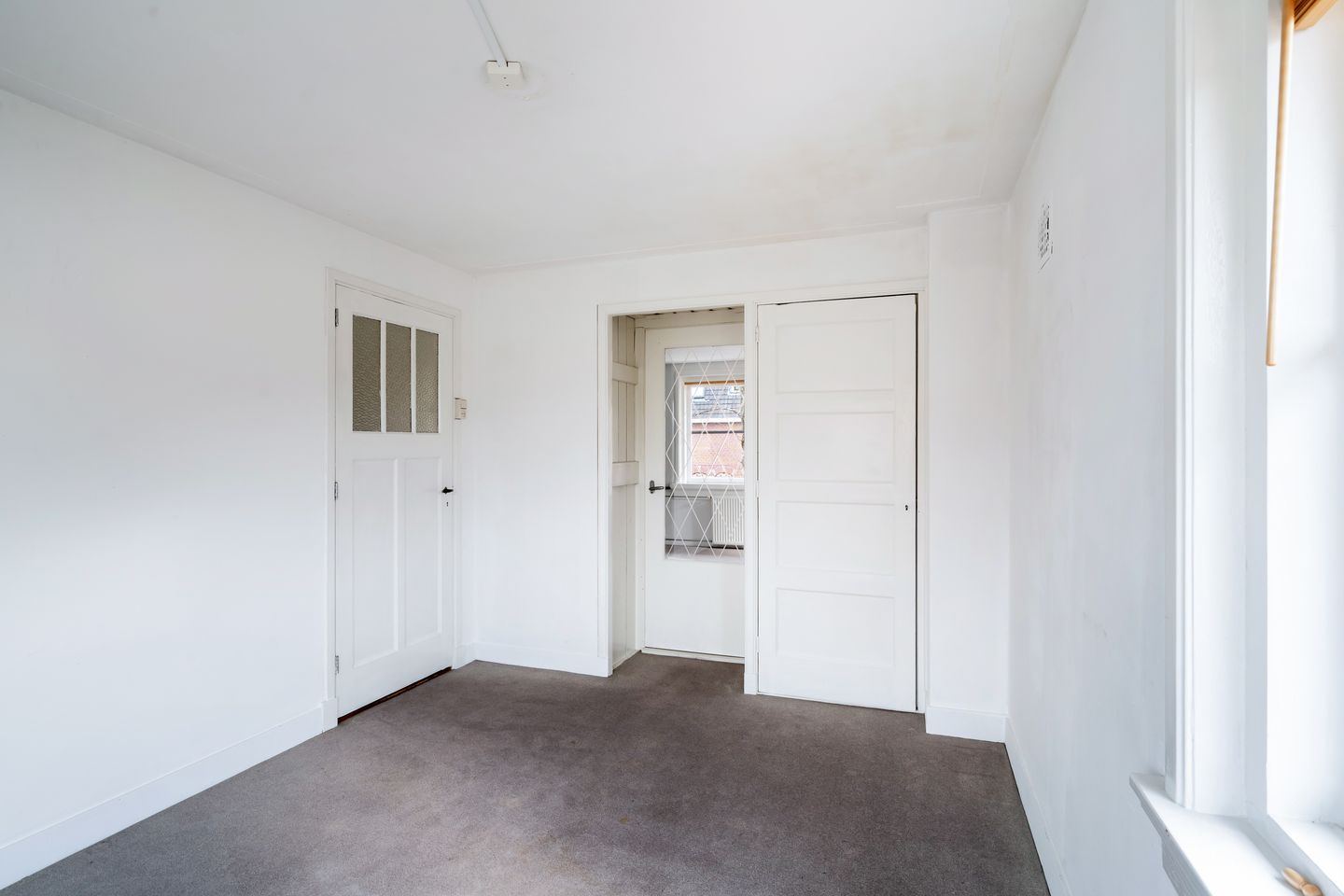 Spacious semi-detached property with residential and commercial potential in Pijnacker center — 23