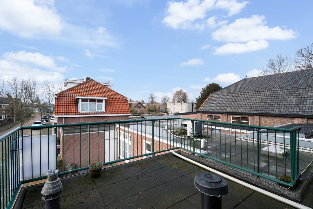 Spacious semi-detached property with residential and commercial potential in Pijnacker center — 34