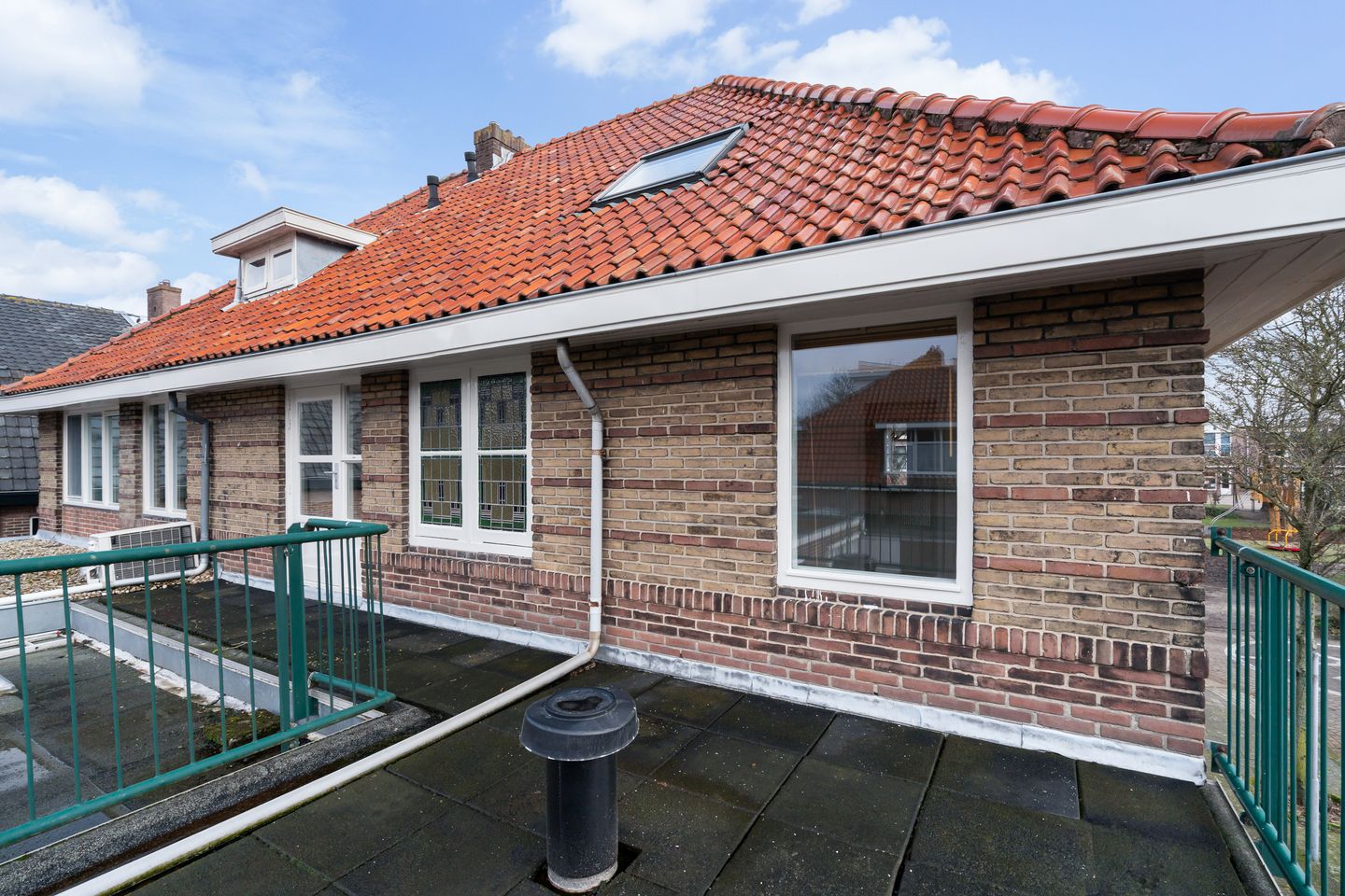 Spacious semi-detached property with residential and commercial potential in Pijnacker center — 35