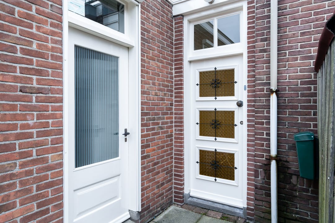 Spacious semi-detached property with residential and commercial potential in Pijnacker center — 40