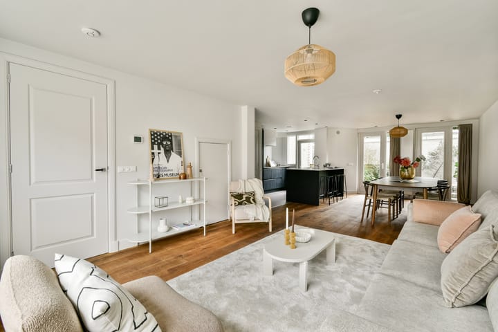 Photo 4 of Van Hilligaertstraat 3-H