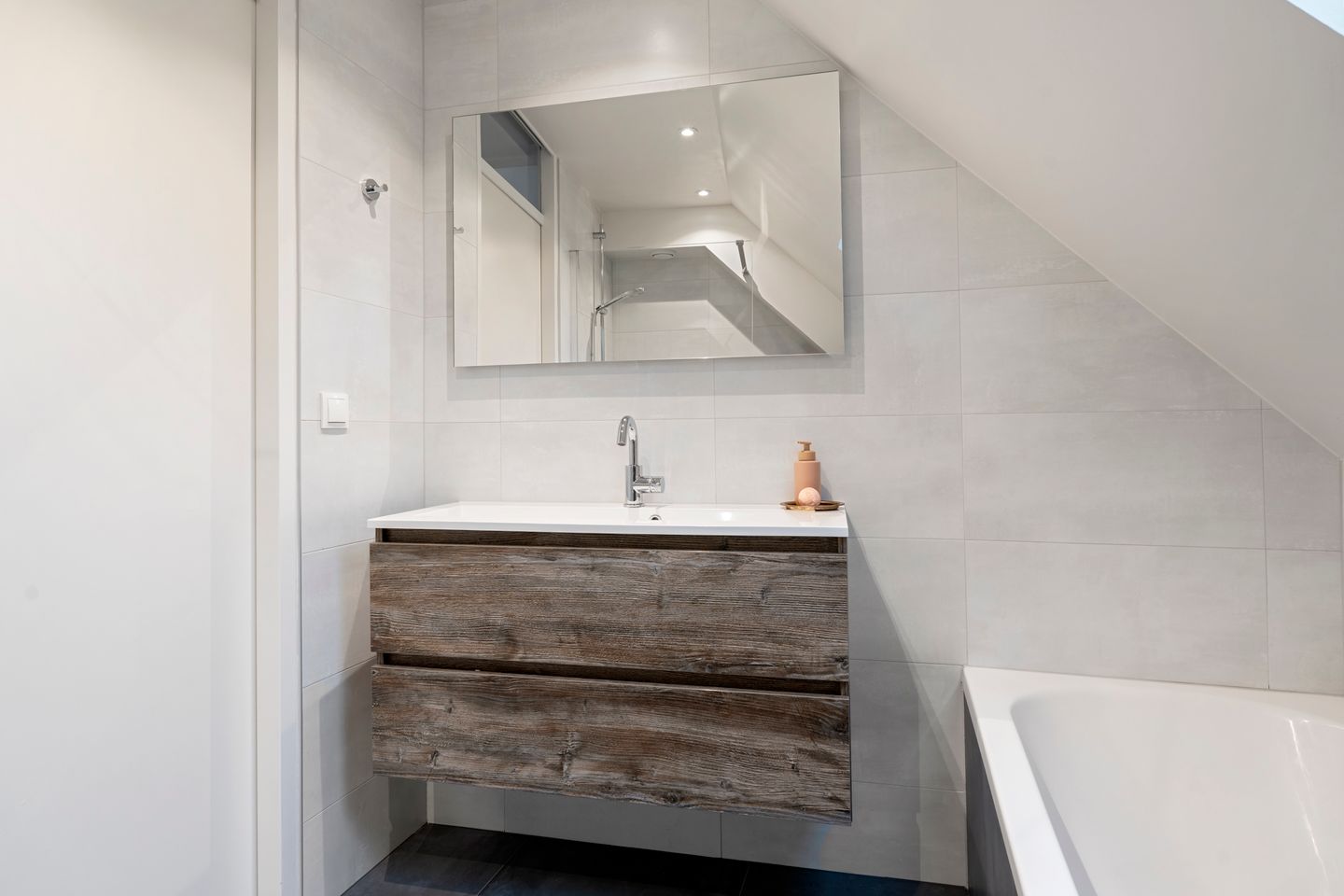 Photo 25 of Dr. A. Kuyperstraat 5