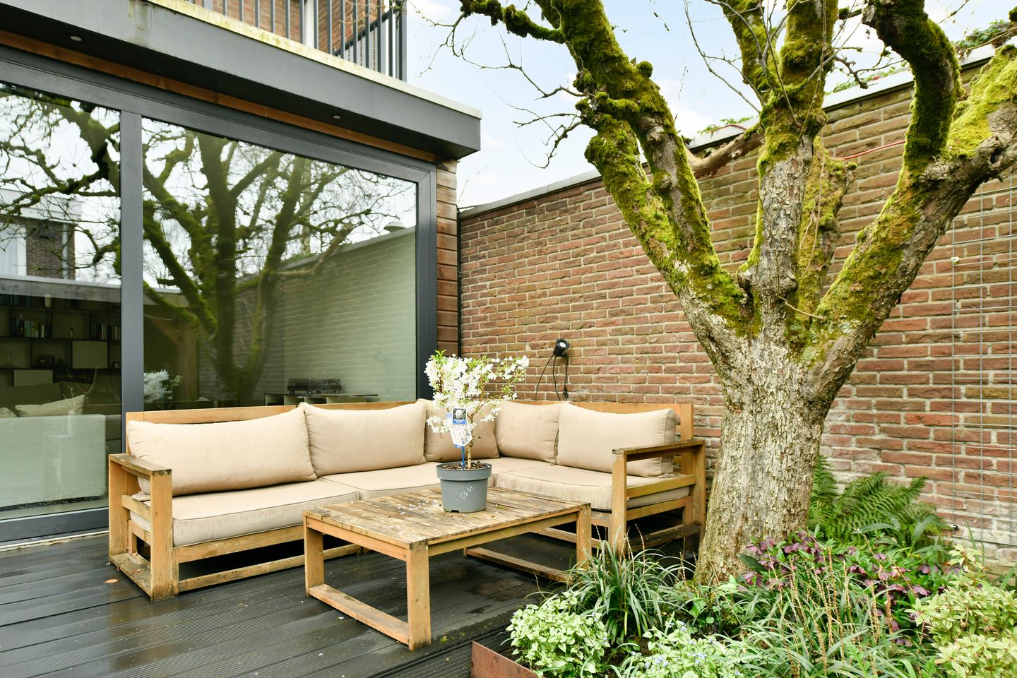 Modern corner house in Amsterdam South with garden on the south — 28