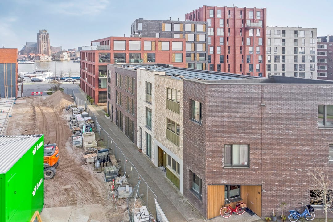 Modern move-in ready townhouse with luxury finish and private parking — 43