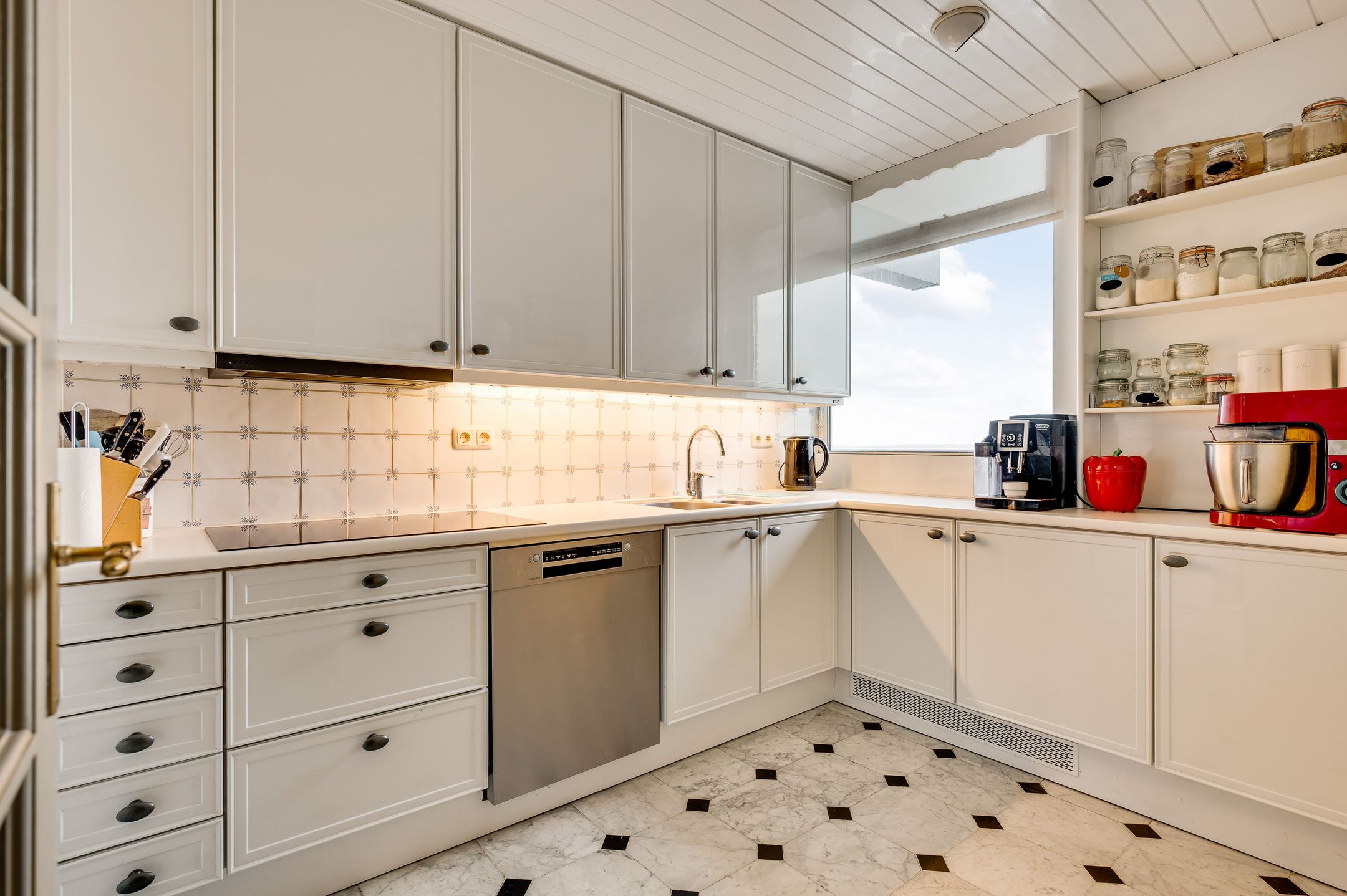 Photo 12 of Arlo 141