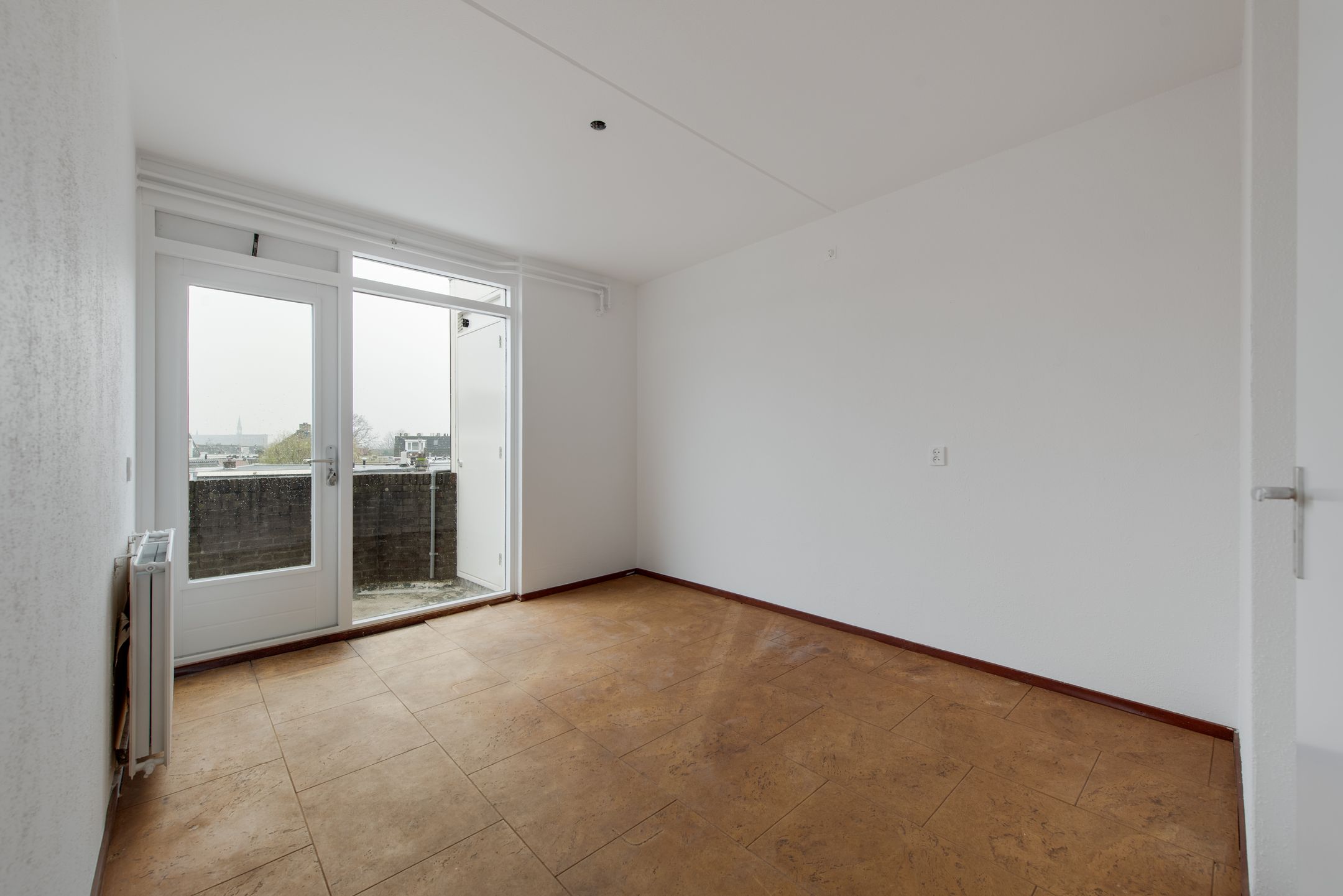 Light 3-Room Apartment with West Balcony in Haarlem Frans Halsbuurt — 17