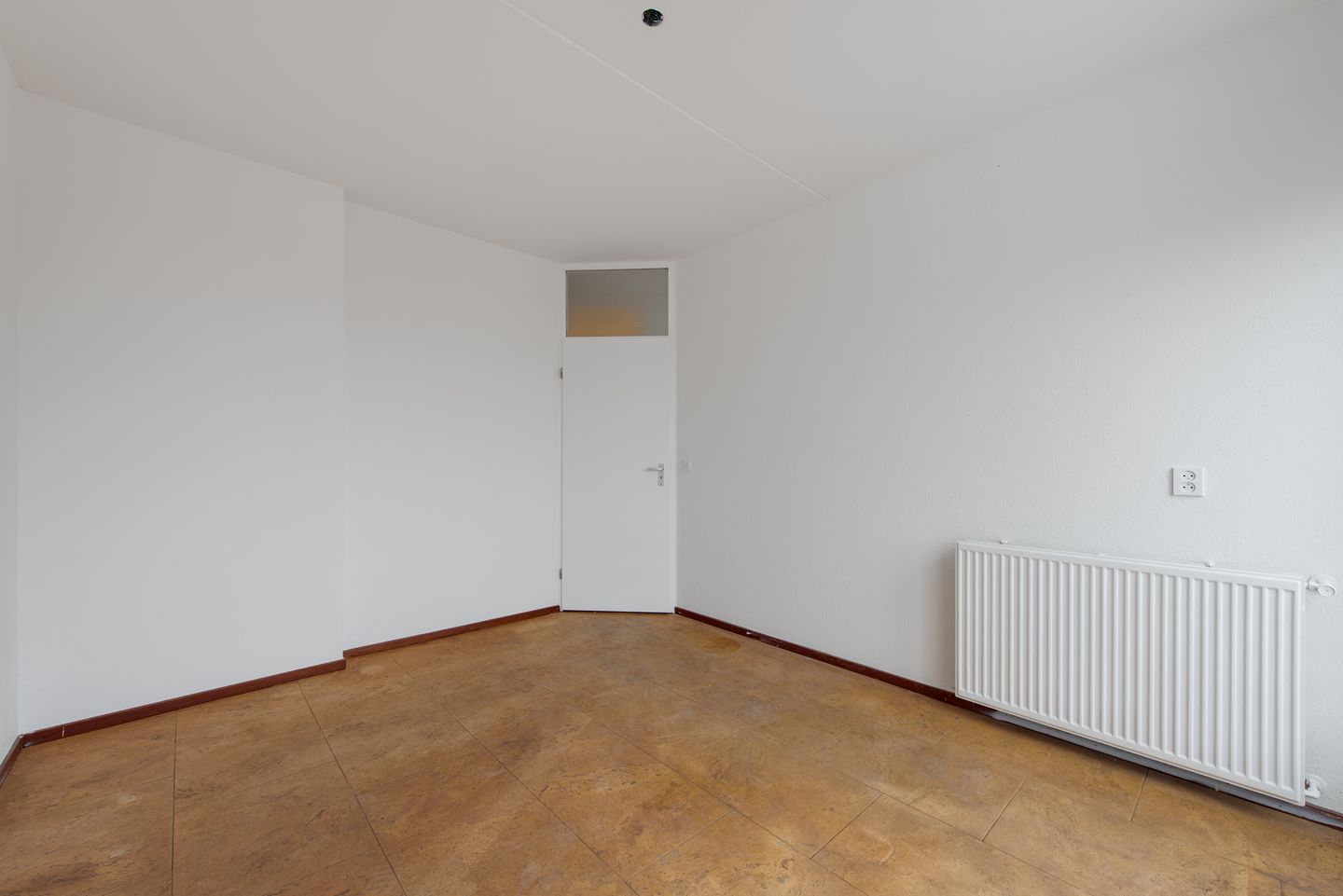 Light 3-Room Apartment with West Balcony in Haarlem Frans Halsbuurt — 18