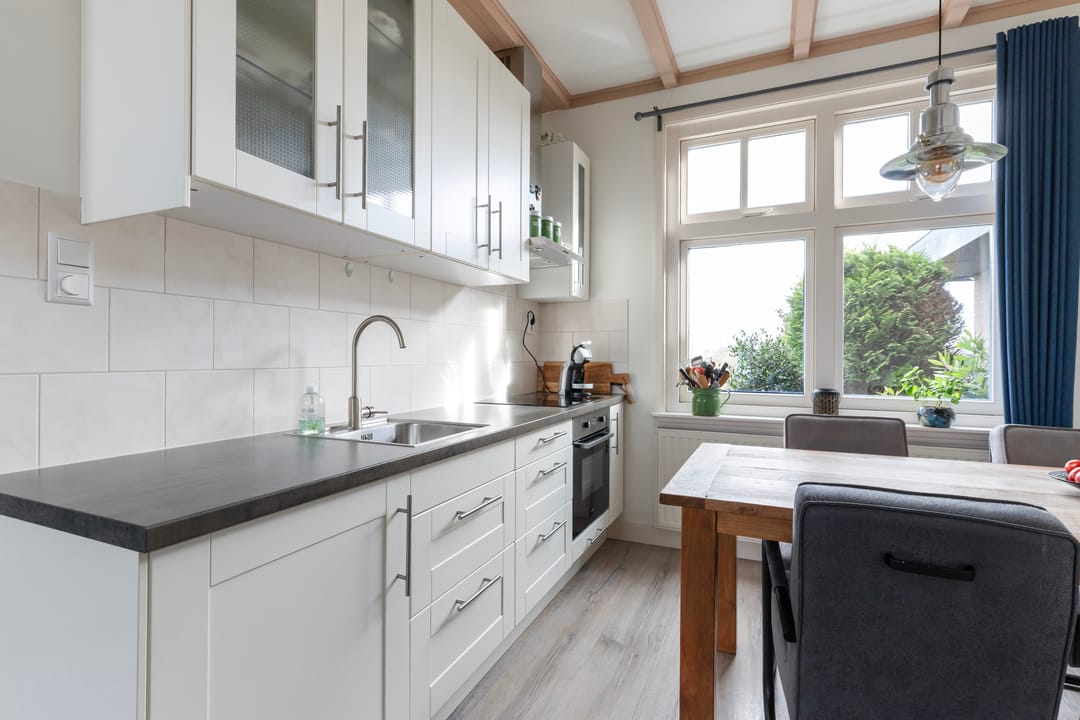 Photo 16 of Roemer 8