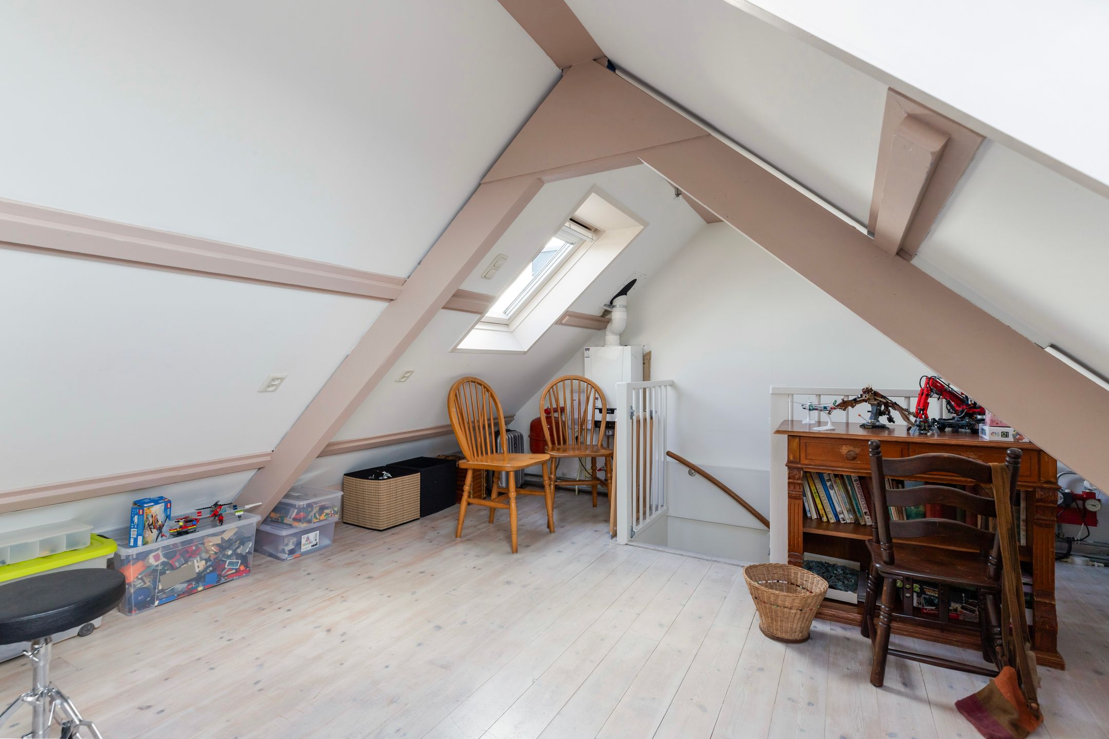 Photo 36 of Roemer 8