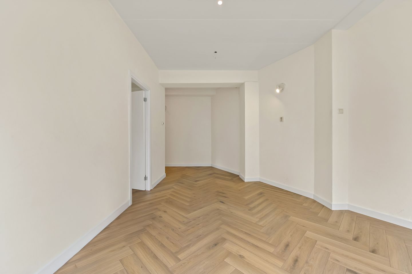 Foto 10 van Van der Wyckstraat 10-A